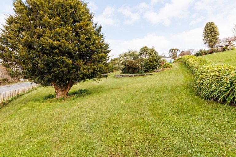 Photo of property in 15 Hau Whiti Place, Kimbolton, 4774