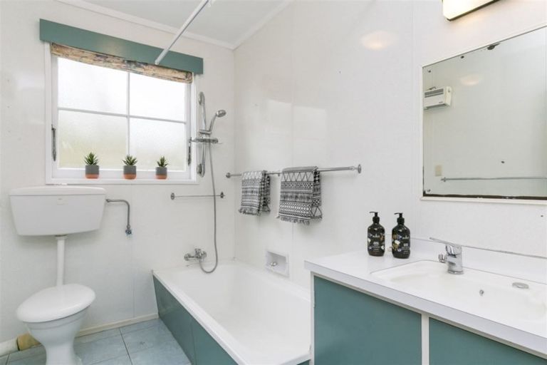 Photo of property in 63a Delhi Crescent, Khandallah, Wellington, 6035