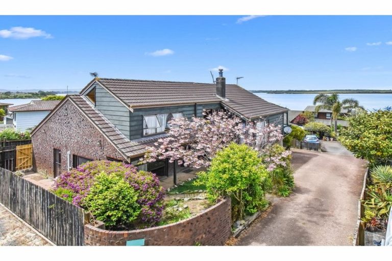 Photo of property in 13a Lawson Way, Weymouth, Auckland, 2103