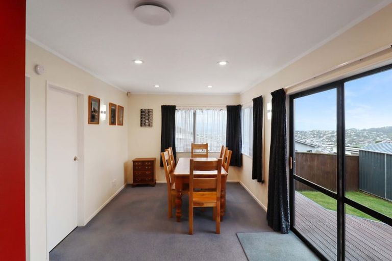 Photo of property in 16 Cathie Place, Karori, Wellington, 6012