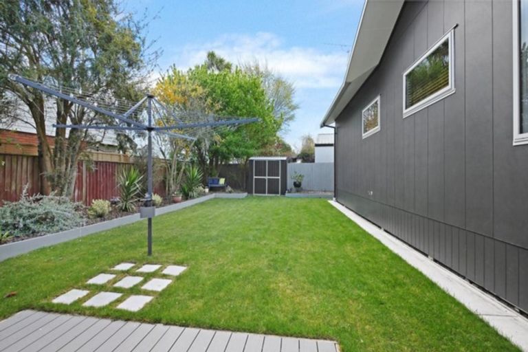 Photo of property in 37 Royal Park Drive, Parklands, Christchurch, 8083