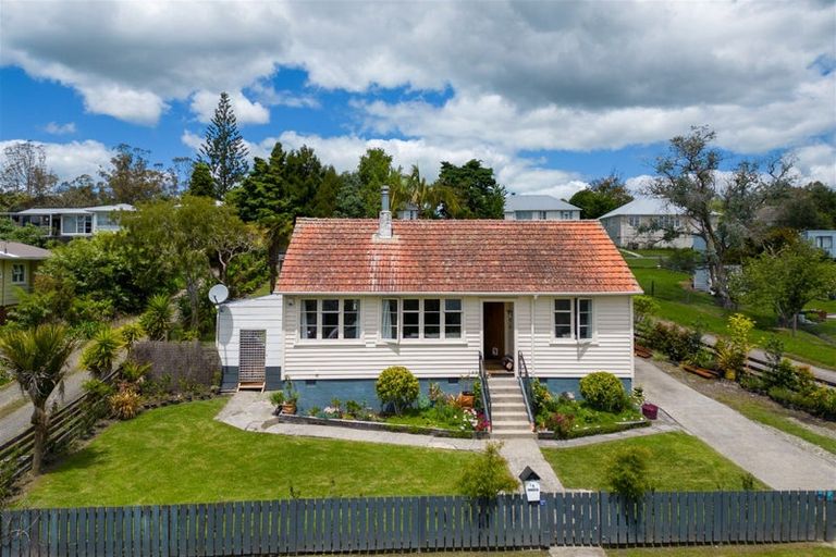 Photo of property in 15 Boswell Street, Kawakawa, 0210