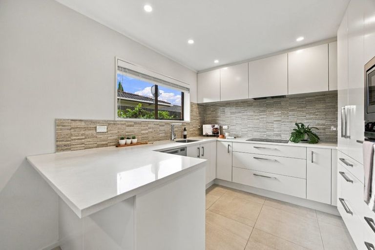 Photo of property in 2/82 Florence Avenue, Orewa, 0931