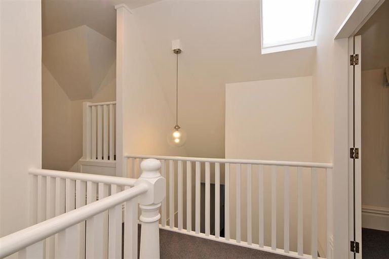 Photo of property in 21 Cheviot Road, Lowry Bay, Lower Hutt, 5013