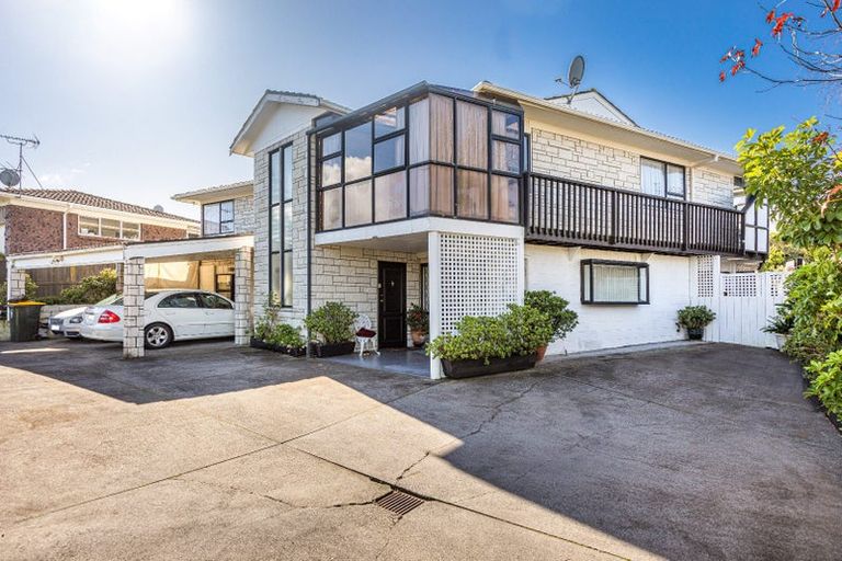 Photo of property in 102 Prince Regent Drive, Half Moon Bay, Auckland, 2012
