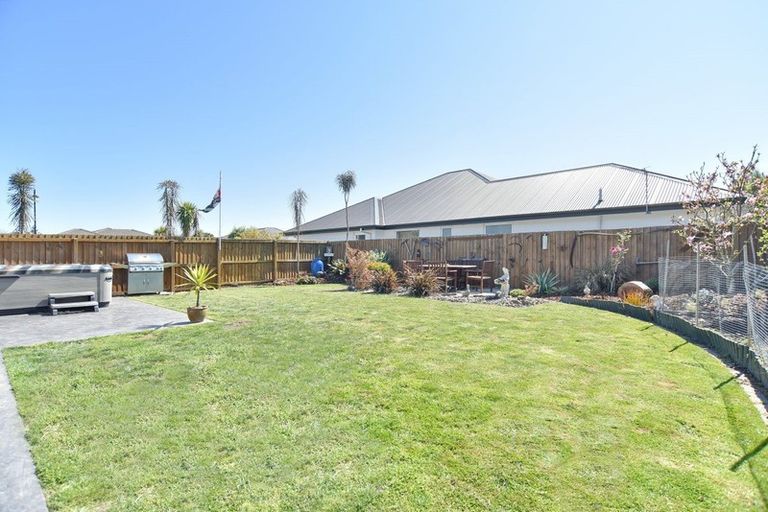 Photo of property in 34 Puhara Avenue, Parklands, Christchurch, 8083