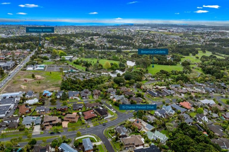 Photo of property in 15 Charles Prevost Drive, The Gardens, Auckland, 2105