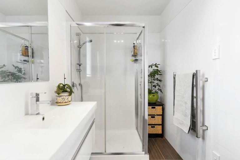 Photo of property in 92 Astley Avenue, New Lynn, Auckland, 0600