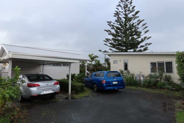 Photo of property in 116 Matipo Road, Te Atatu Peninsula, Auckland, 0610