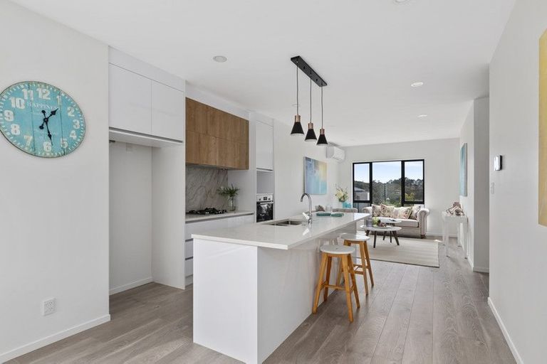 Photo of property in 28 Waihou Crescent, Albany Heights, Auckland, 0632