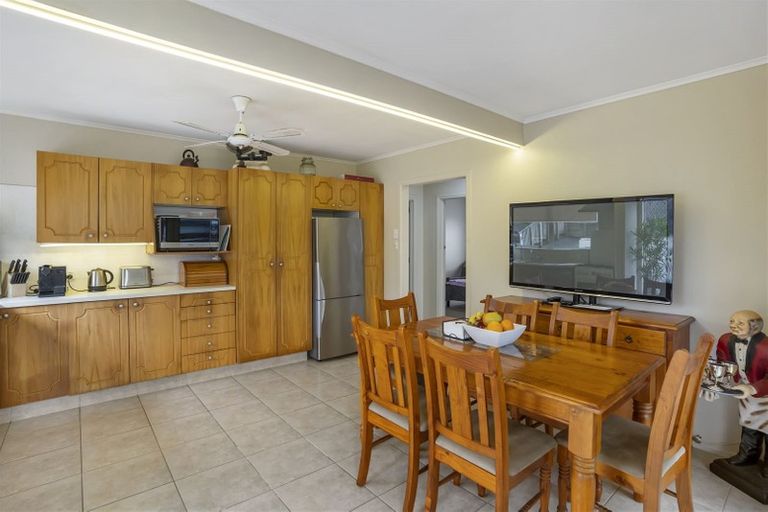 Photo of property in 2/3 Winifred Avenue, Bayview, Auckland, 0629