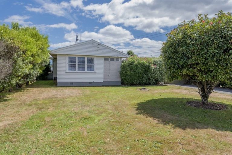 Photo of property in 15 Bartholomew Road, Levin, 5510