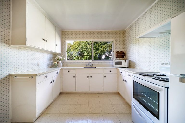 Photo of property in 25 Tupaki Place, Pakuranga Heights, Auckland, 2010
