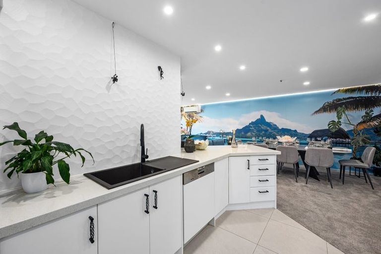 Photo of property in 1c/175 Hurstmere Road, Takapuna, Auckland, 0622