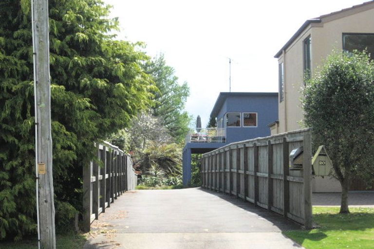 Photo of property in 20a Grand Vue Road, Kawaha Point, Rotorua, 3010