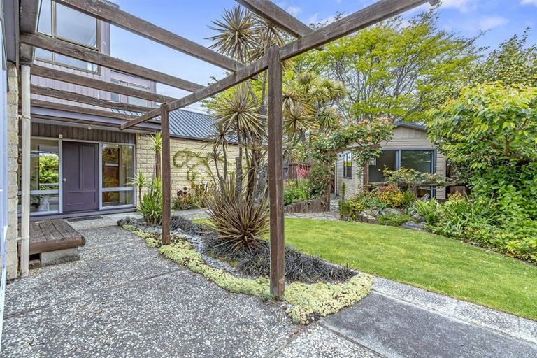 Photo of property in 14 Chatswood Place, Bishopdale, Christchurch, 8051