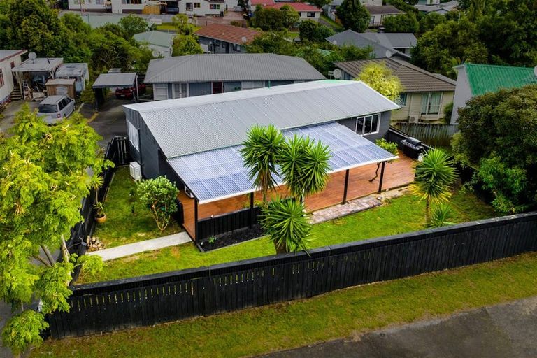 Photo of property in 1/20 Crosby Road, West Harbour, Auckland, 0618