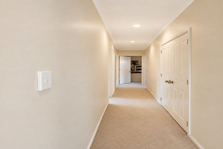 Photo of property in 18 Naul Place, East Tamaki Heights, Auckland, 2016