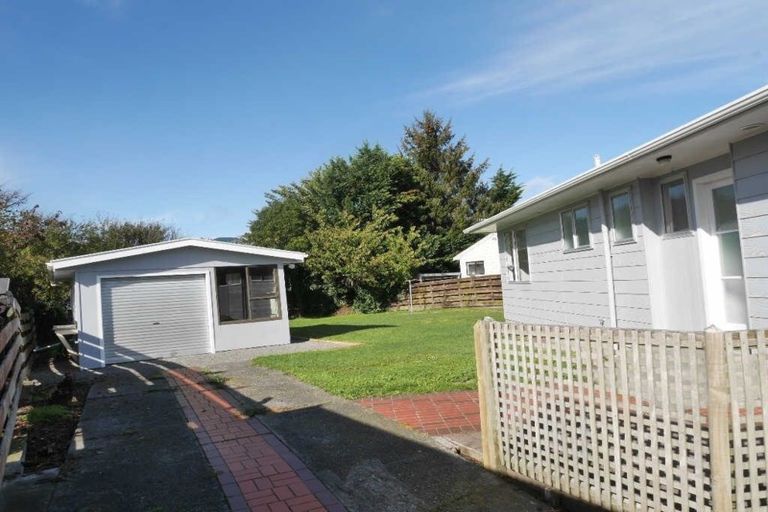 Photo of property in 32 Makarini Street, Paraparaumu, 5032