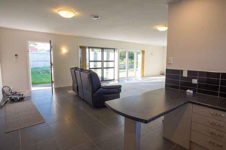 Photo of property in 58 Prince Regent Drive, Half Moon Bay, Auckland, 2012