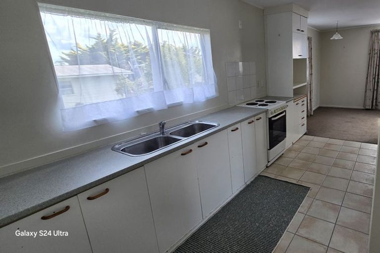 Photo of property in 30 Tupaki Place, Pakuranga Heights, Auckland, 2010