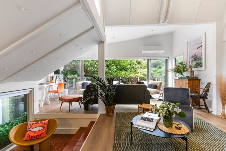 Photo of property in 64 Ranui Crescent, Khandallah, Wellington, 6035