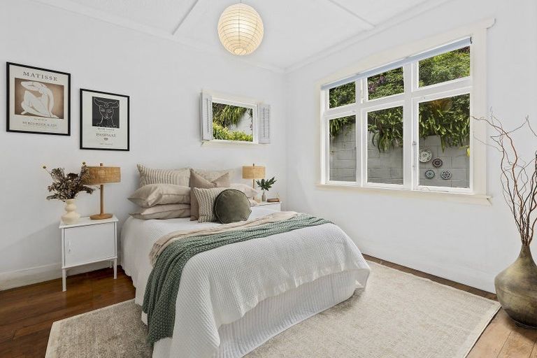 Photo of property in 28 Beacon Hill Road, Strathmore Park, Wellington, 6022