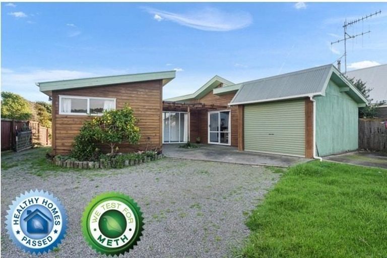 Photo of property in 20 Simcox Street, Otaki Beach, Otaki, 5512