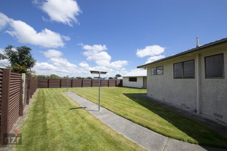 Photo of property in 37 Humphries Place, Awapuni, Palmerston North, 4412