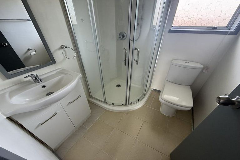 Photo of property in 2/10 Ballater Place, Highland Park, Auckland, 2010