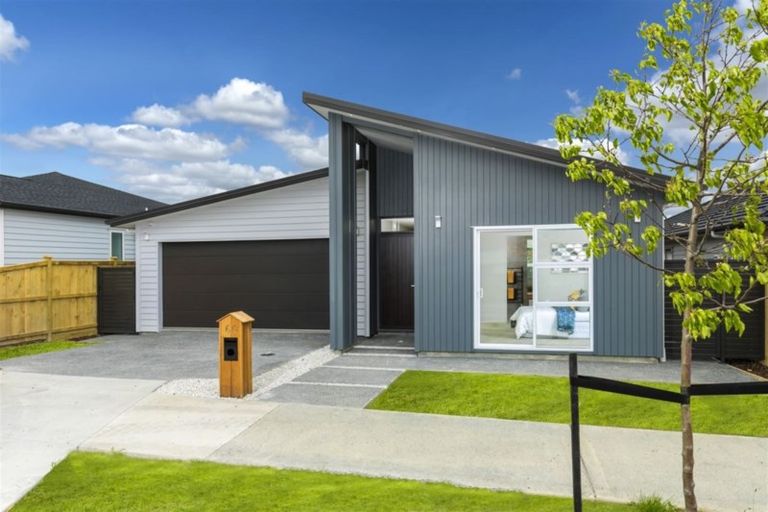 Photo of property in 60 Schoolside Road, Kumeu, 0810