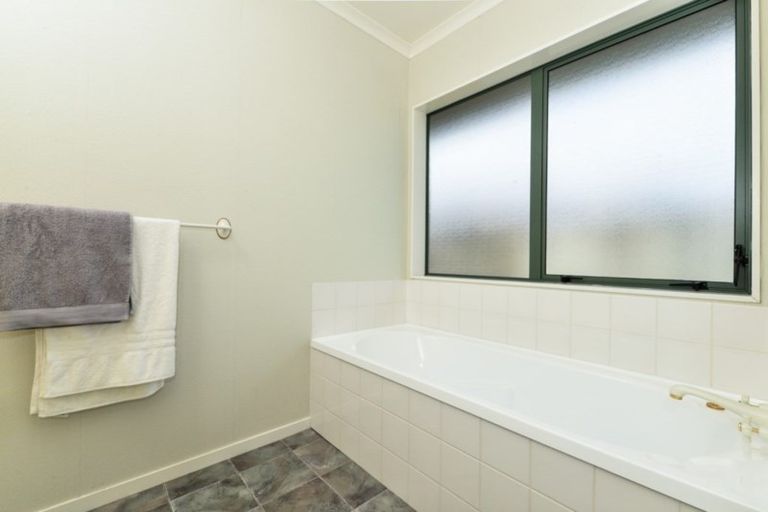 Photo of property in 1 Castlewold Place, Huntington, Hamilton, 3210