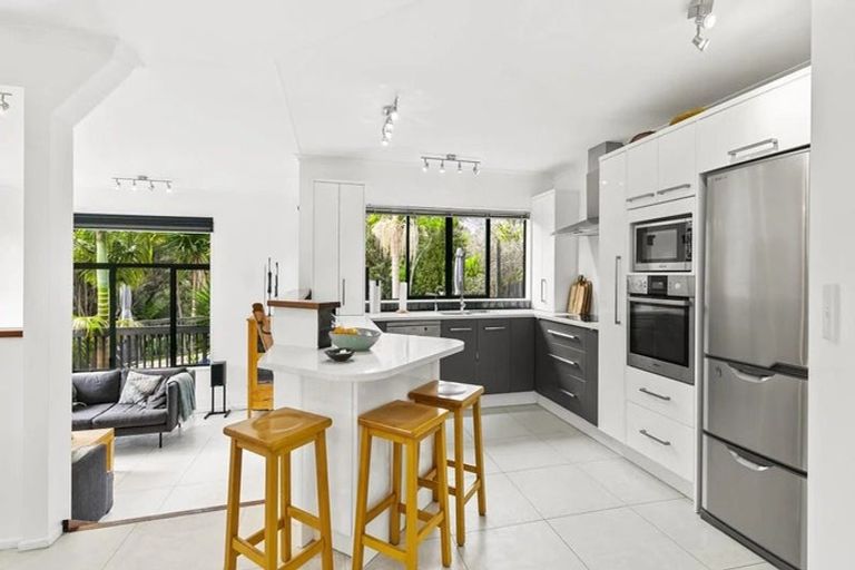 Photo of property in 12b Kimberly Grove, Greenhithe, Auckland, 0632