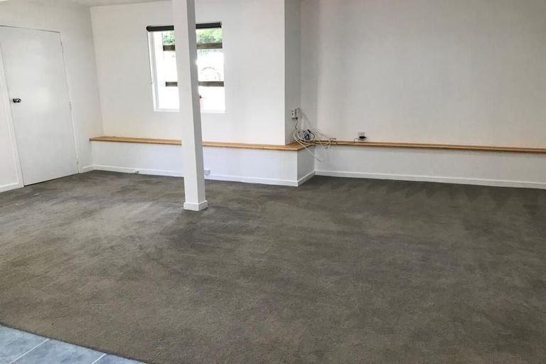 Photo of property in 3/496 Glenfield Road, Glenfield, Auckland, 0629