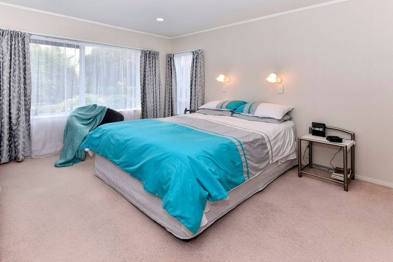 Photo of property in 8a Sheriff Place, Randwick Park, Auckland, 2105