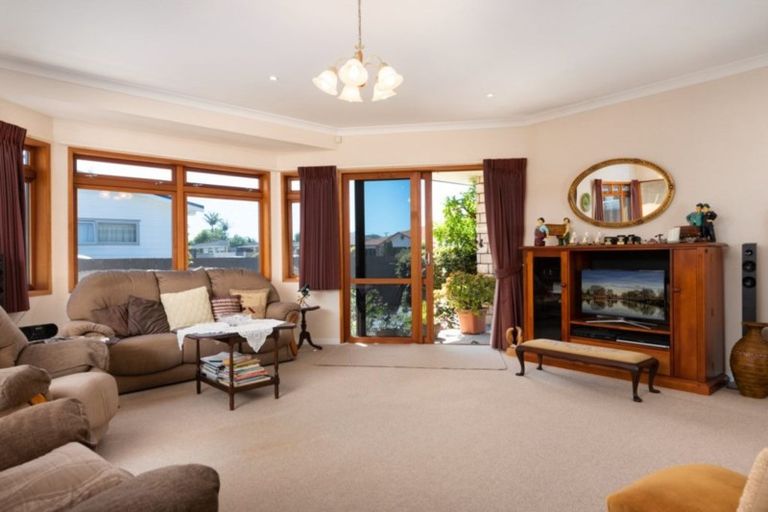 Photo of property in 10 Fairway Avenue, Mount Maunganui, 3116