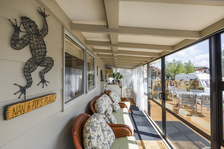 Photo of property in 12 Humphries Place, Awapuni, Palmerston North, 4412