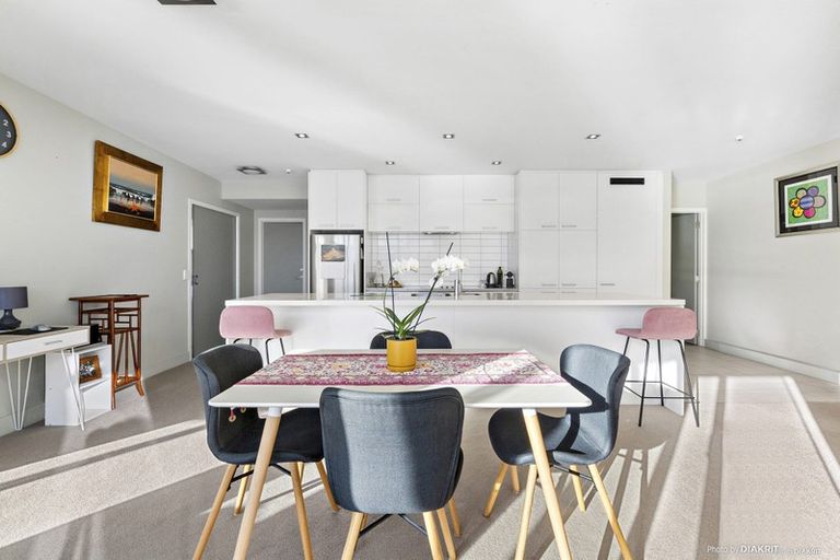 Photo of property in The Capital, 32/370 Oriental Parade, Oriental Bay, Wellington, 6011