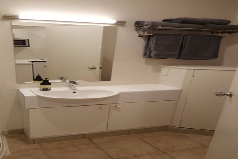 Photo of property in Terrace Tower Apartments, 2d/126 The Terrace, Wellington Central, Wellington, 6011