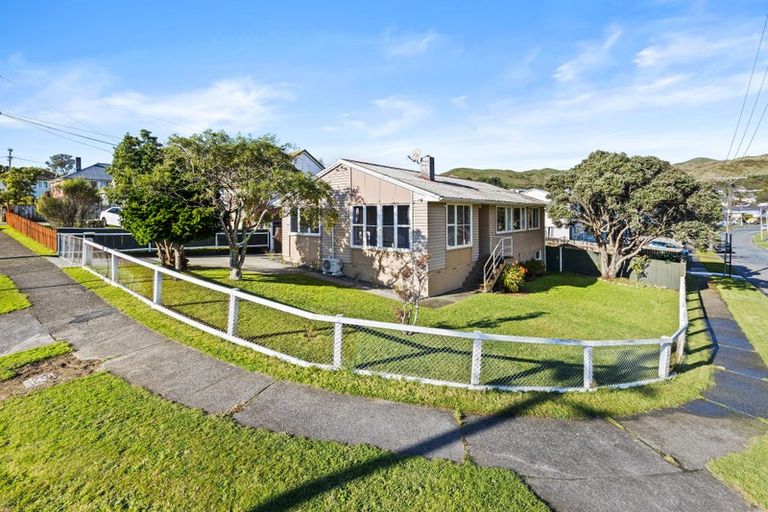 Photo of property in 64 Astrolabe Street, Cannons Creek, Porirua, 5024