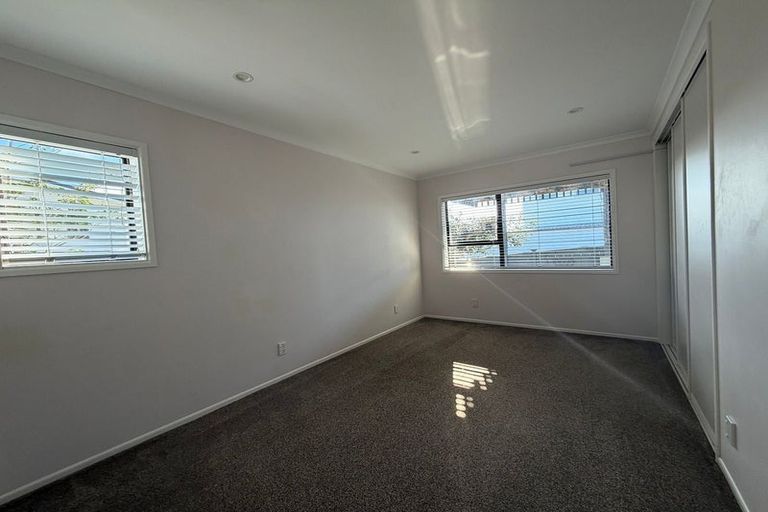 Photo of property in 2/42 Aberdeen Road, Campbells Bay, Auckland, 0620