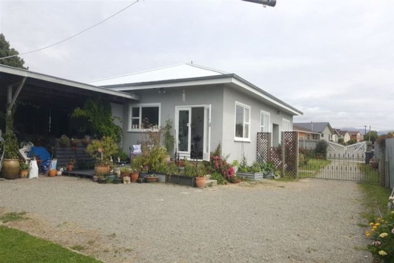 Photo of property in 15 Timaru Road, Waimate, 7924
