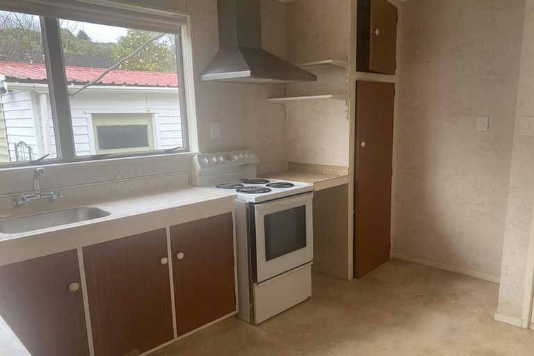 Photo of property in 2 Garnet Grove, Birchville, Upper Hutt, 5018