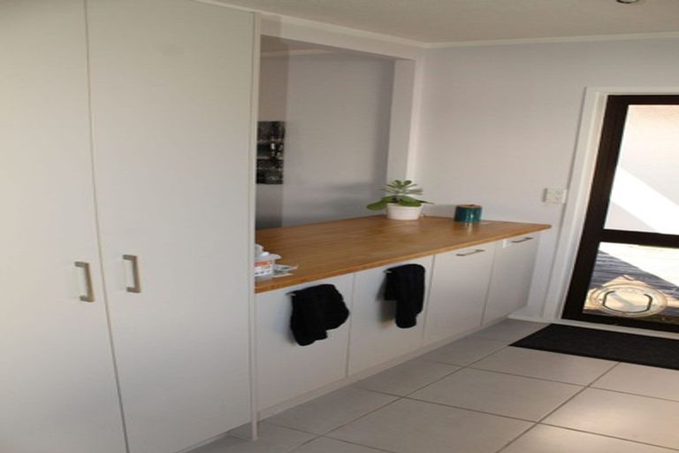 Photo of property in 1/9 Thistledew Place, Bayview, Auckland, 0629