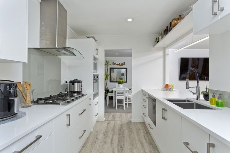 Photo of property in 2/29 Rangatira Road, Birkdale, Auckland, 0626