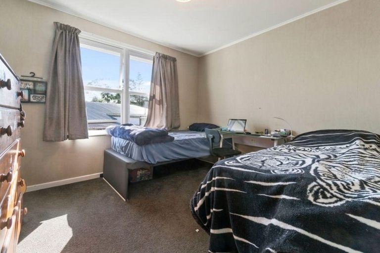 Photo of property in 2 Lowtherhurst Road, Massey, Auckland, 0614
