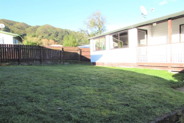 Photo of property in 95a Wilkie Crescent, Naenae, Lower Hutt, 5011