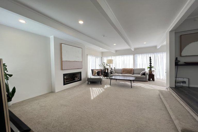 Photo of property in 2a Eastcliffe Road, Castor Bay, Auckland, 0620