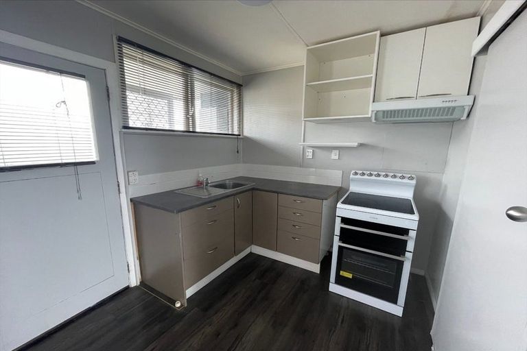 Photo of property in 2 Tiki Street, Castlecliff, Whanganui, 4501