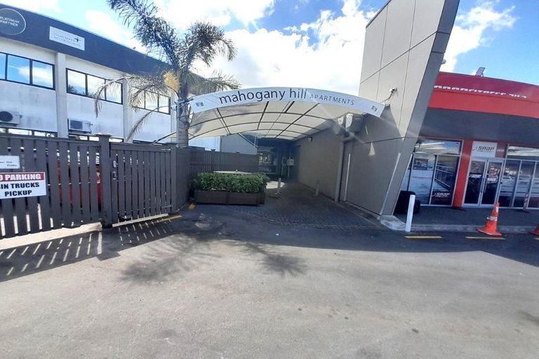 Photo of property in 1/5 Massey Avenue, Pukekohe, 2120